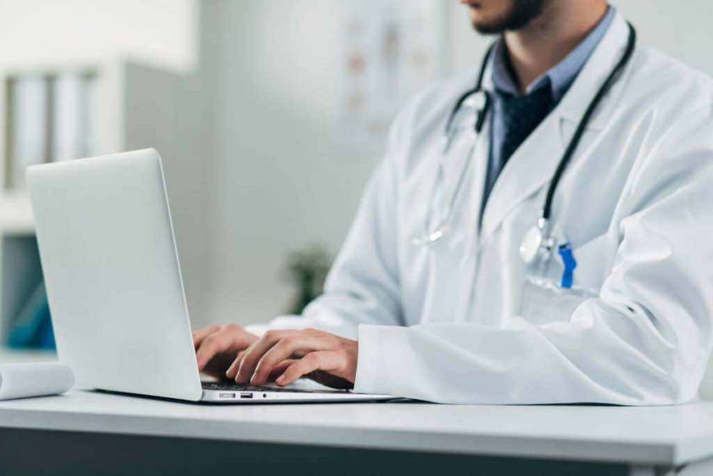 Pharmedio lekarz komputer gabinet e recepta telemedycyna