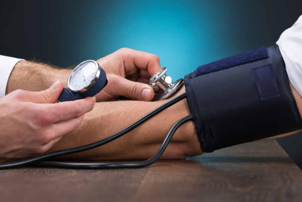 Nadciśnienie tętnicze, ciśnienie, niewydolność serca, kardiologia, ciśnieniomierz